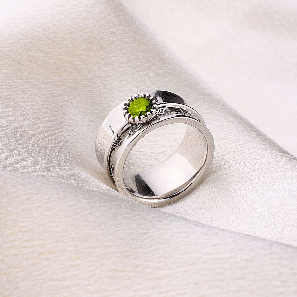 Silver Dandelion Birthstone Spinning Fidget Ring with August birthstone