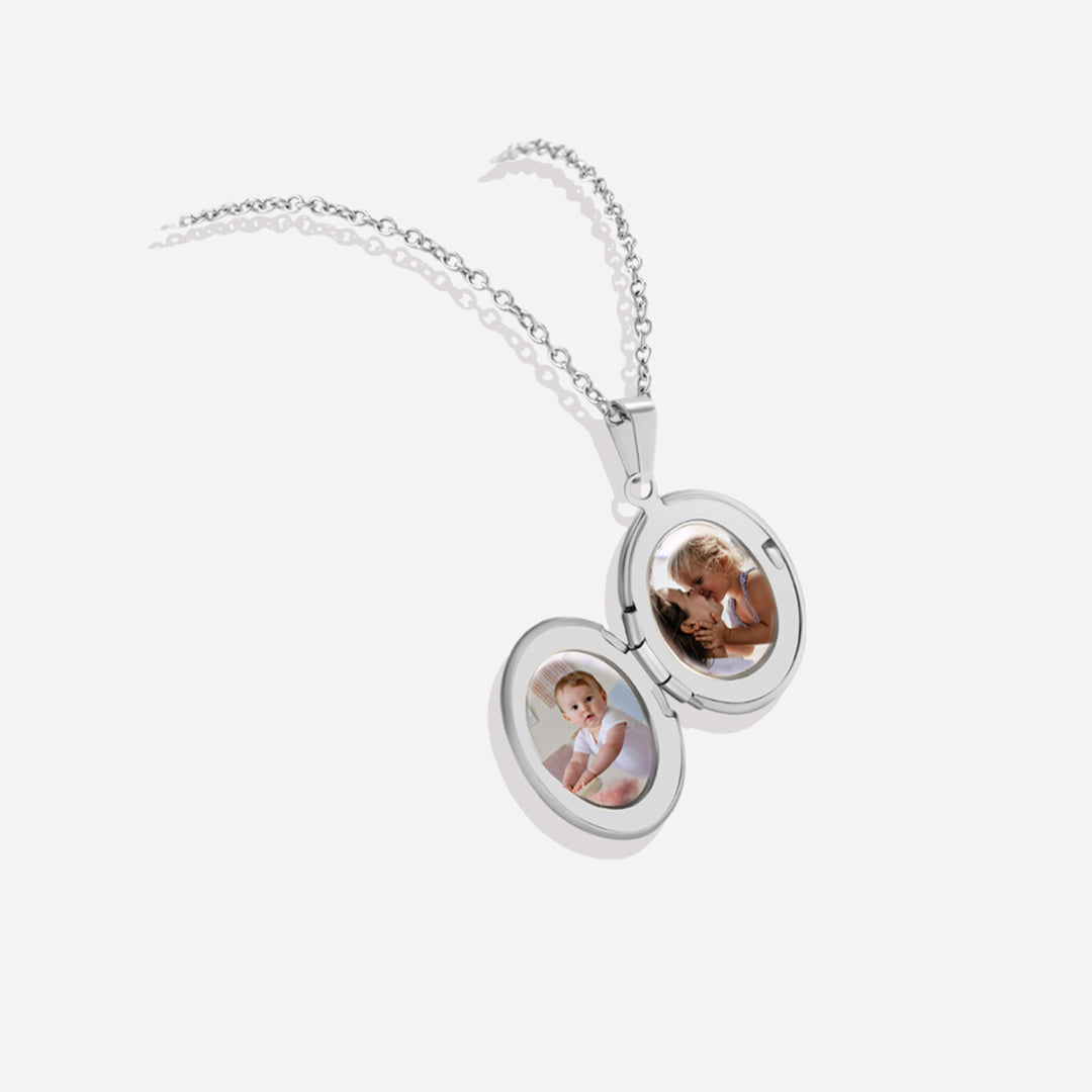 Collana portafoto ovale incisa